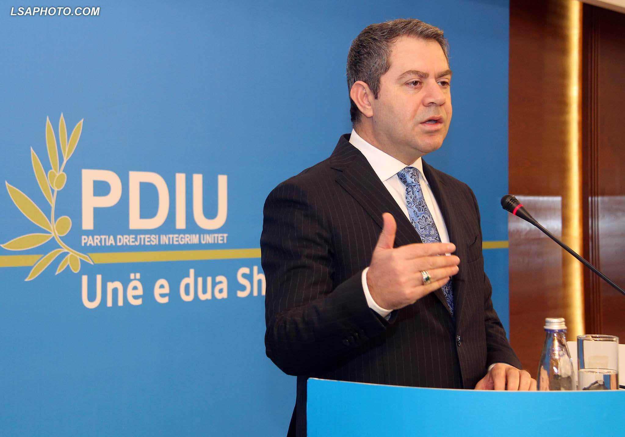 Idrizi mesazh të fortë qeverisë pas paktit për varrezat greke: Jemi gjallë e do ngrihemi