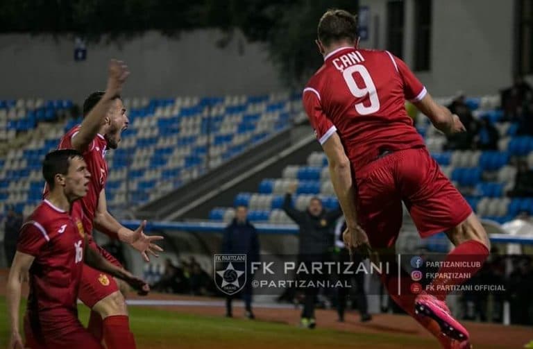 Kategoria Superiore/ Çani i jep tre pikë të arta Partizanit, "Demat" mposhtin Flamurtarin në “Selman Stermasi” (VIDEO)