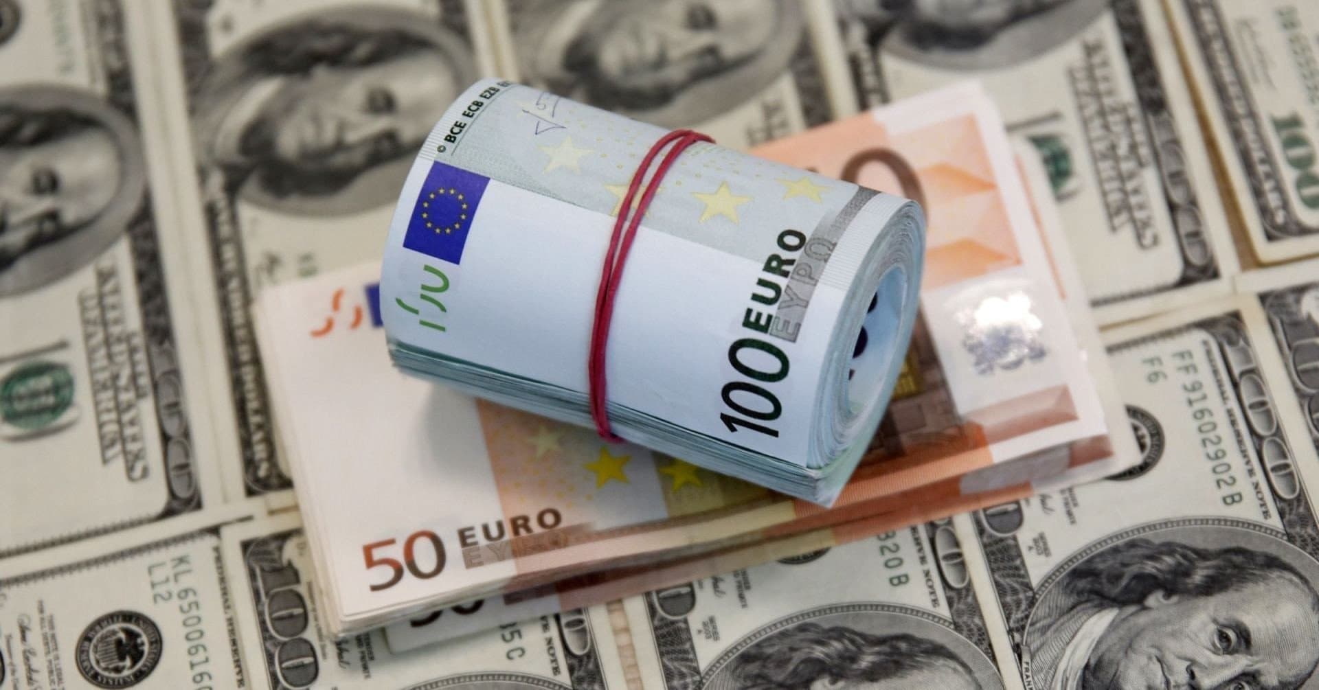 Kthen çantën e humbur me 16 mijë euro brenda