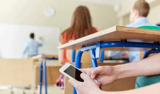 Matura Shtetërore 2020/ MASR: Përjashtim nga provimi për një vit për nxënësit që kapen me celular