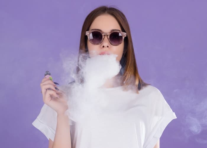Cigaret elektronike kthehen në “epidemi” te minorenët, SHBA mund t’i ndalojë plotësisht