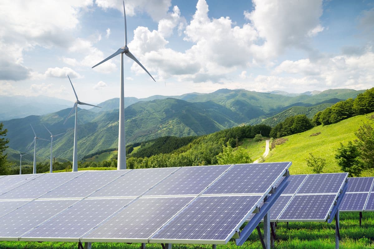 Bota lëviz drejt energjisë së pastër/ Më pak energji bërthamore, më shumë e rinovueshme