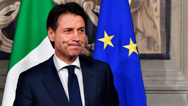 Euroskeptiku Savona, "nyja e pazgjidhshme" në bisedimet për qeverinë italiane. Conte dorëzohet