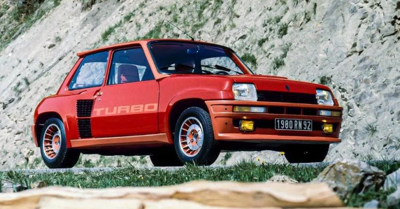 Renault 5 Turbo, 40 vjet më parë u krijua makina "e çmendur" e garave 