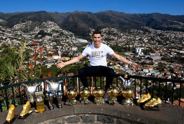 Cristiano Ronaldo shton investimet në vendlindje