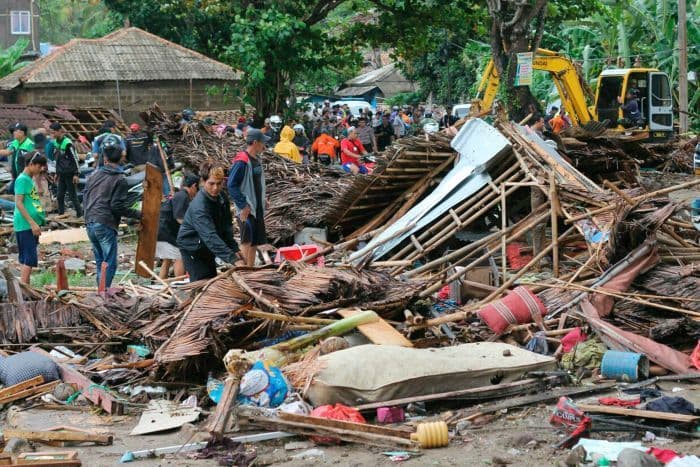 Cunami godet Indonezinë, mbi 200 të vdekur (VIDEO)