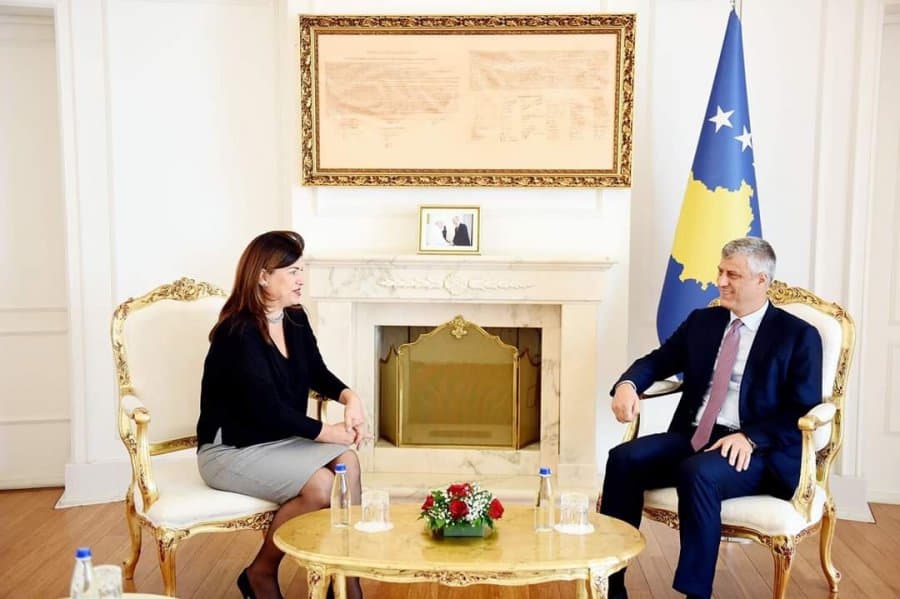   Vonesa në shpalljen e rezultateve të zgjedhjeve/ Thaçi takon kryetaren e KQZ