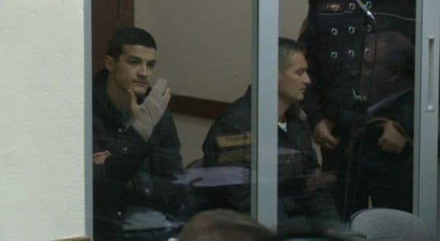 Akuzohet se hodhi kapsollën kundër efektives Ina Nuka, gjykata lë në burg 18-vjeçarin 