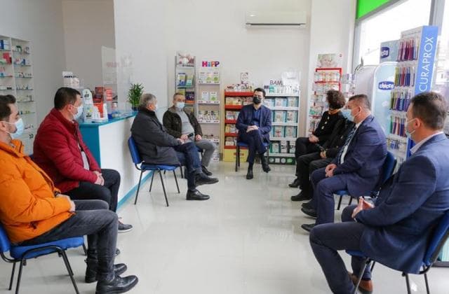 Basha me farmacistët: Në Shqipëri ilaçe të pasigurta, qeveria ka dështuar