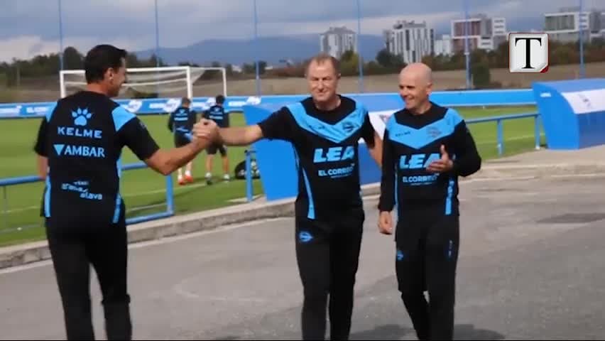 “I papuni” De Biasi pranë stolit të Palermos (VIDEO)