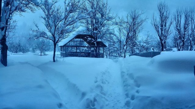 Dëbora bllokon veriun e vendit