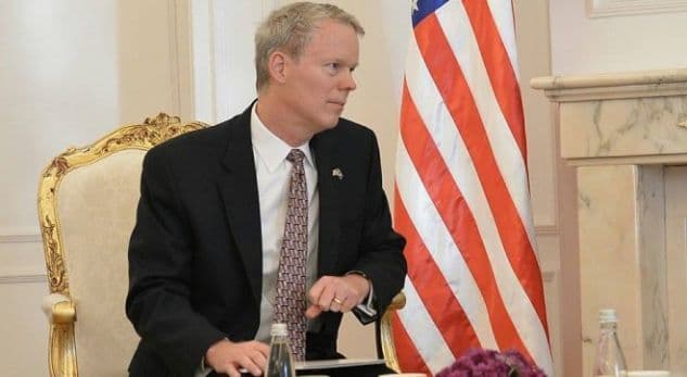 Paralajmërimi i ambasadorit amerikan: Shfuqizimi i Gjykatës Speciale ju largon nga BE dhe SHBA