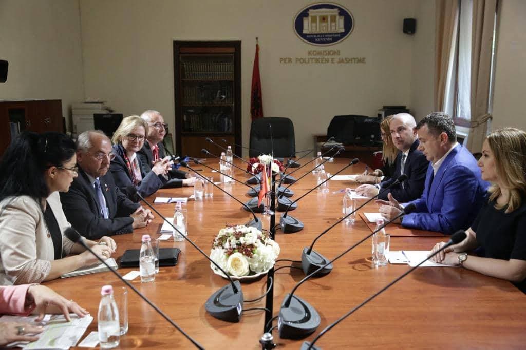 Delegacioni gjerman: Bojkotimi i Parlamentit do të thotë bojkot i demokracisë