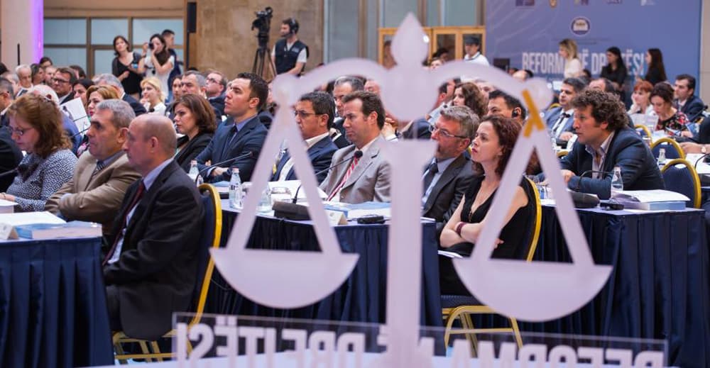 Denoncimet e qytetarëve/ KPK sqaron rolin e tij: Pse nuk i hetojmë dot zyrtarët e administratës