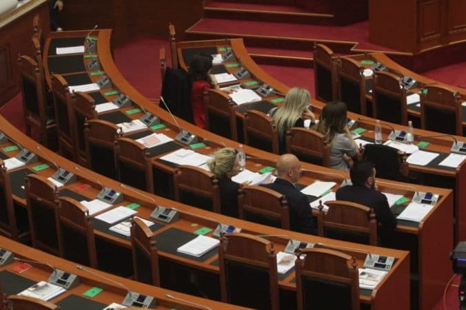 Shtatë deputetë të rinj i bashkohen opozitës, Bindja Demokratike hyn në Parlament (VIDEO)