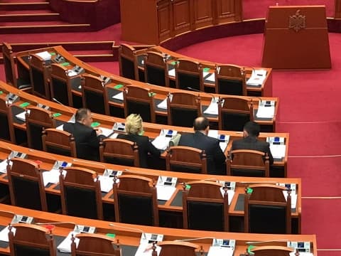 Në Parlament me “shtesat”, 6 deputetë të rinj në Kuvend