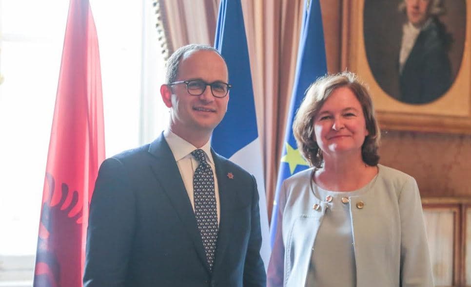 "Integrimi" Bushati në Francë: Hapja e negociatave nxit zbatimin e reformave  