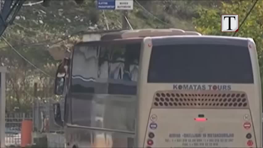 Greva e doganierëve grekë bllokon mjetet shqiptare (VIDEO)