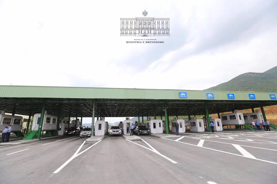 Hiqen kontrollet e dyfishta në pikat e kalimit kufitar Shqipëri-Kosovë