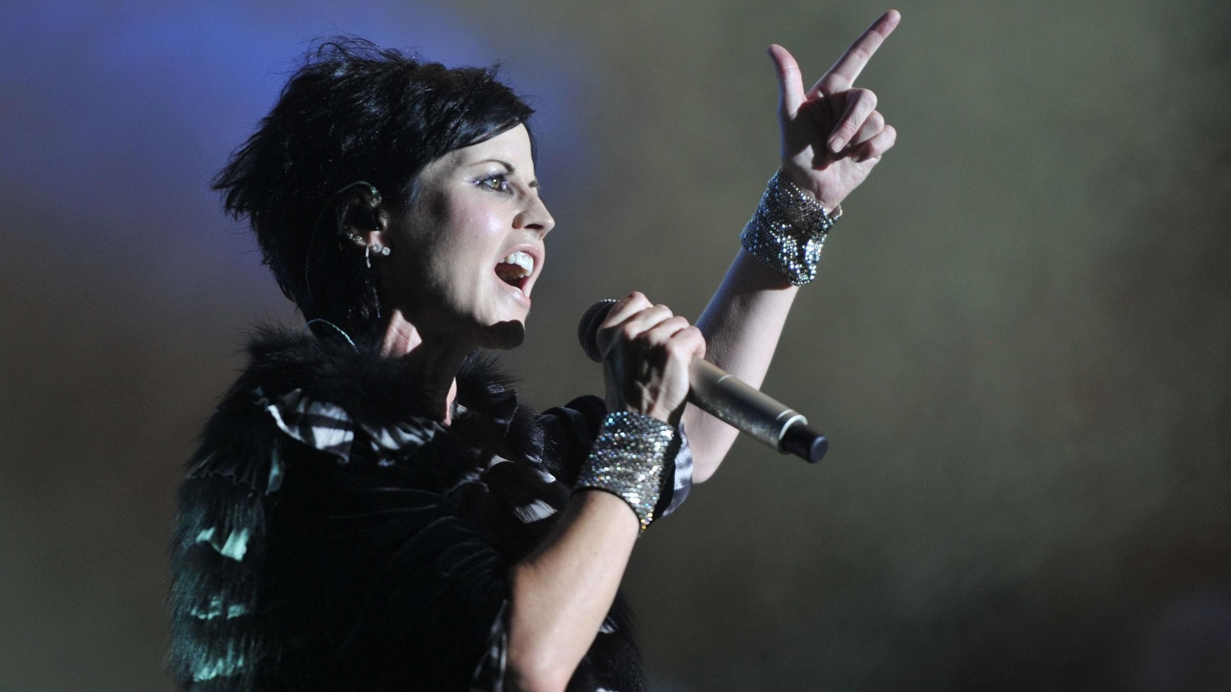 Zbulohet shkaku i vdekjes së vokalistes së grupit “The Cranberries”