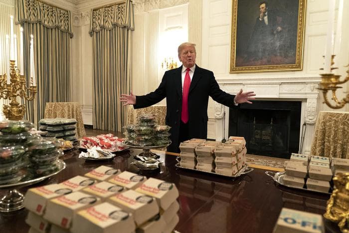 Trump pret kampionët e futbollit me një darkë të paguar nga xhepi