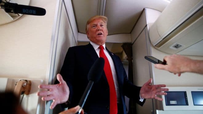 Shakaja që nuk duhet t'i ndodhte Trump, komediani fut në 'kurth' presidentin në “Air Force One”