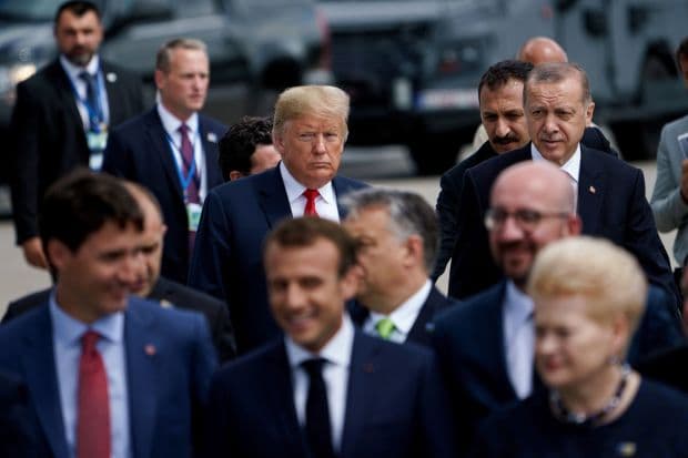 Samiti i NATO-s /Trump u kërkon aleatëve që të rrisin shpenzimet e mbrojtjes në 4% të PBB-së