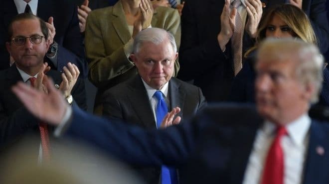Trump sulmon Jeff Sessions për hetimin ndaj republikanëve: Punë e paqme