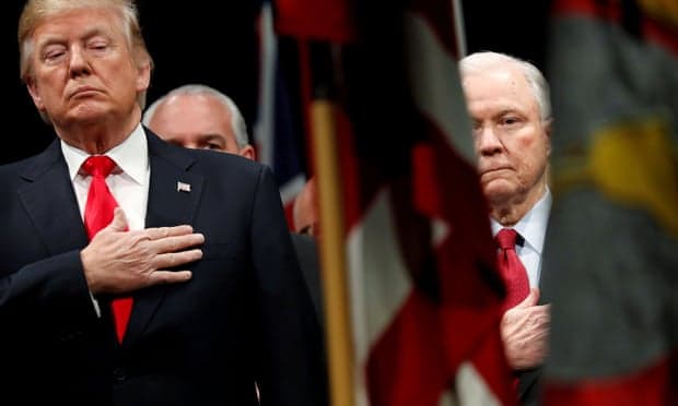 Hetimi Trump-Rusi vihet në pikëpyetje nga republikanët dhe demokratët pasi Trump shkarkoi Jeff Sessions