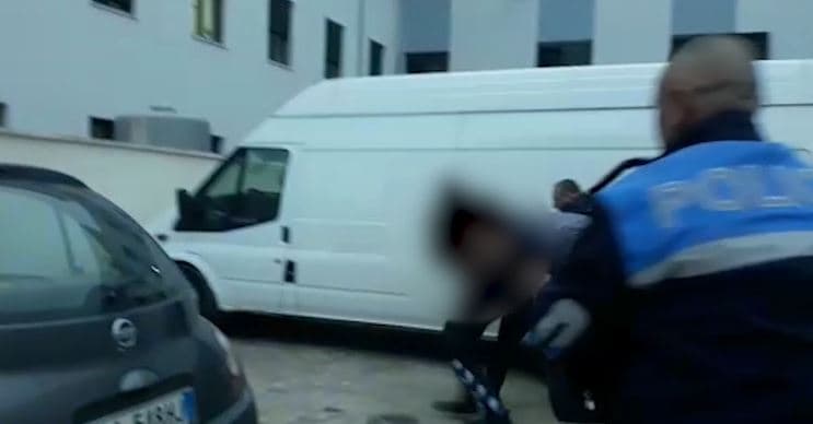U zbulohen 3 vjedhjet, arrestohen dy të rinjtë në Durrës (VIDEO)