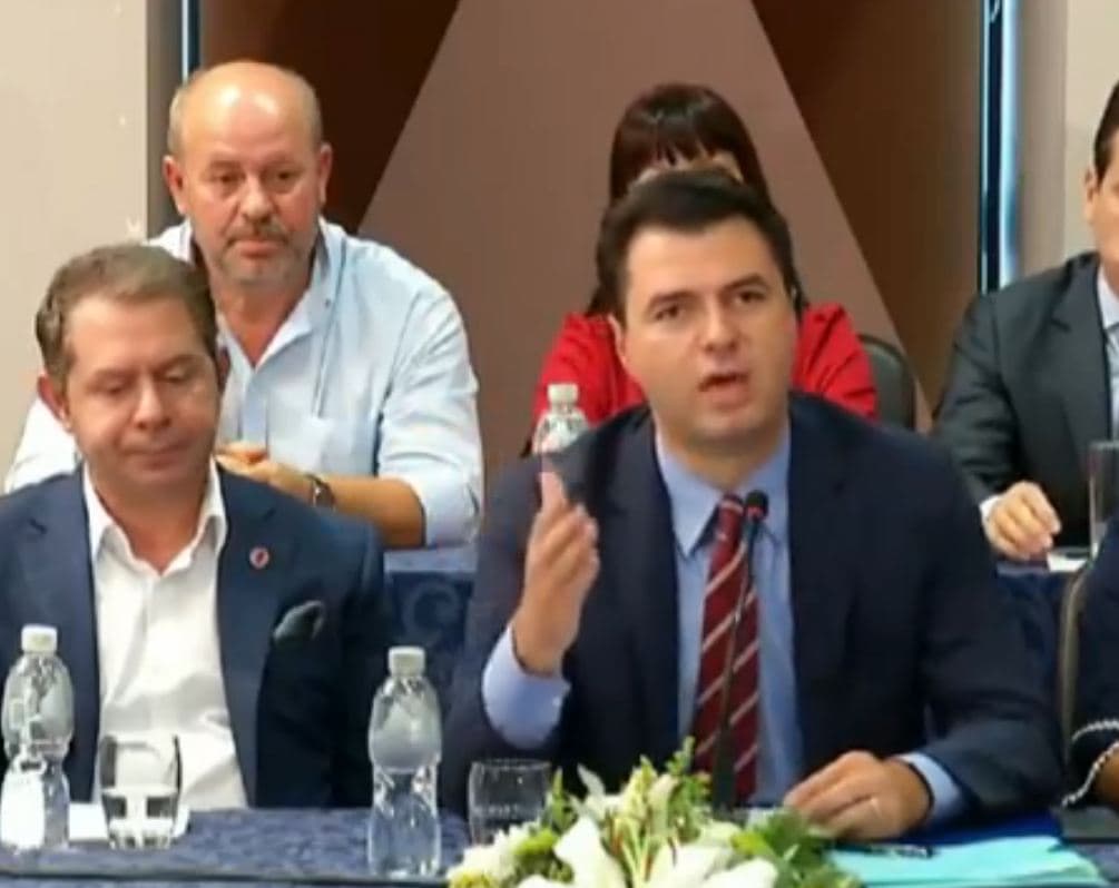 Mbledhja e opozitës në Vlorë, Idrizi “zhvendos” Dulen