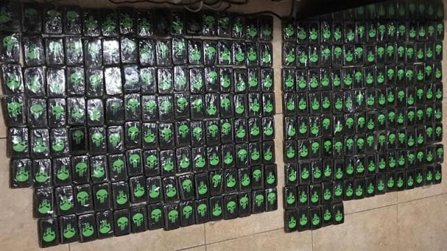 Arrestohen 3 persona në Durrës, iu gjetën 26 kg marijuanë në autobus