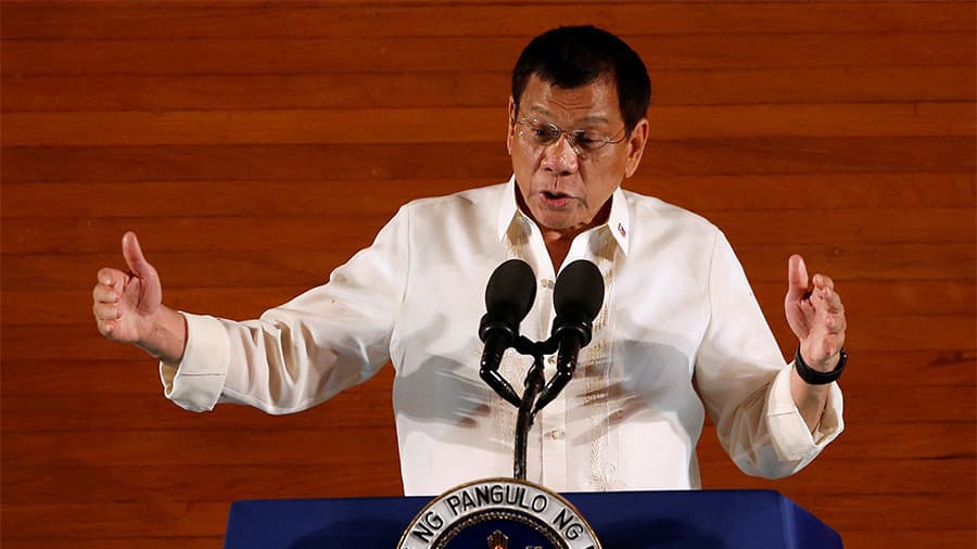 Presidenti i Filipineve: Më duhet rritje rroge, kam dy gra