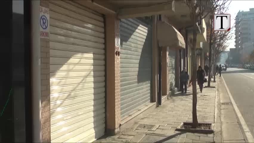 Tiranë, tregtarët u vënë drynin bizneseve (VIDEO)
