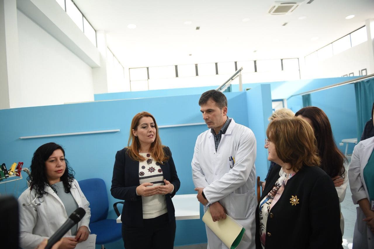 Programi bonusit, ministrja Manastirliu: Plotësojmë nevojat me mjekë specialistë
në spitalet rajonale