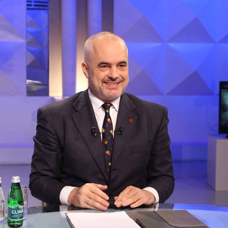 Rama: Rruga e Kombit po bie. Askush s'paguan taksë pa u vendosur për kuksianët