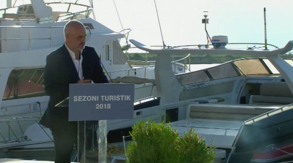 Sezoni turistik /Rama nga Vlora: Presim 15% turistë më shumë, së shpejti faza tjetër e Lungomares