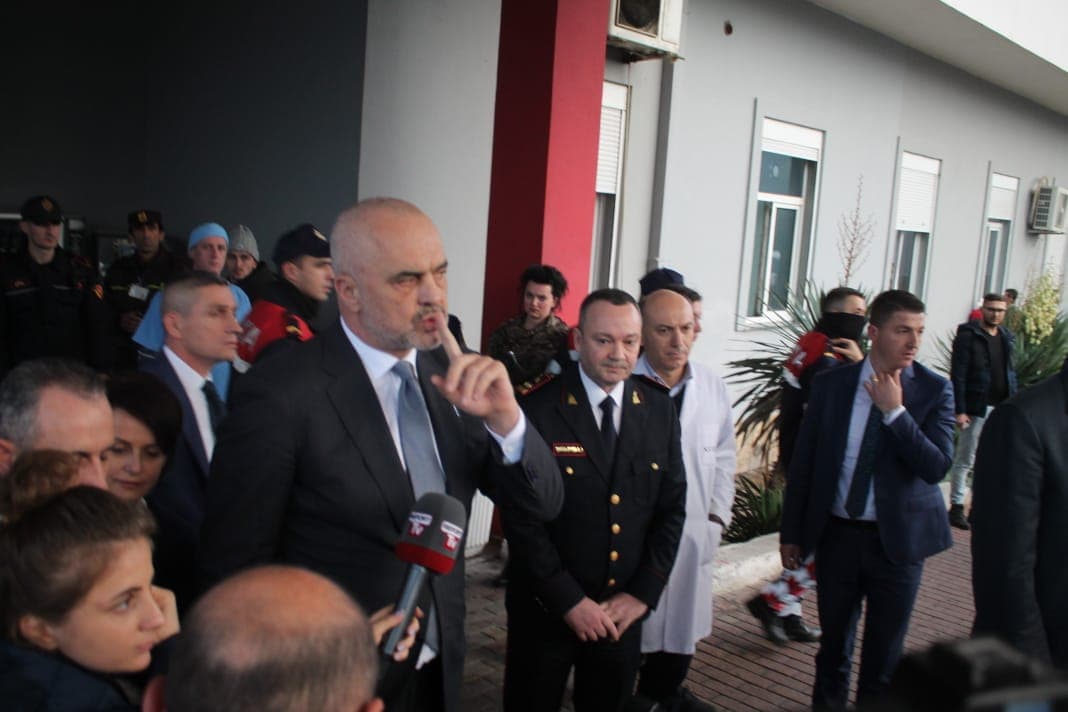 Rama në Spitalin e Traumës: Vija e kuqe, prerja e gishtave të polices 24 vjeçe