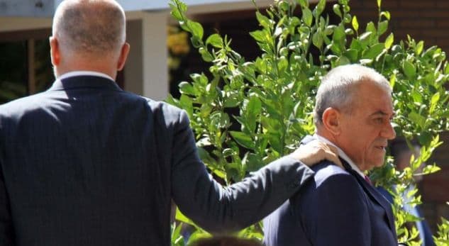 Kuvendi dorëzon mandatet e “djegura” të opozitës në KQZ (VIDEO)