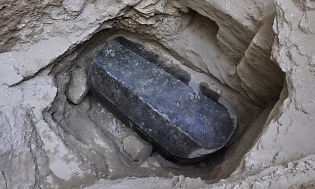 Arkeologët zbulojnë një sarkofag misterioz në Egjipt