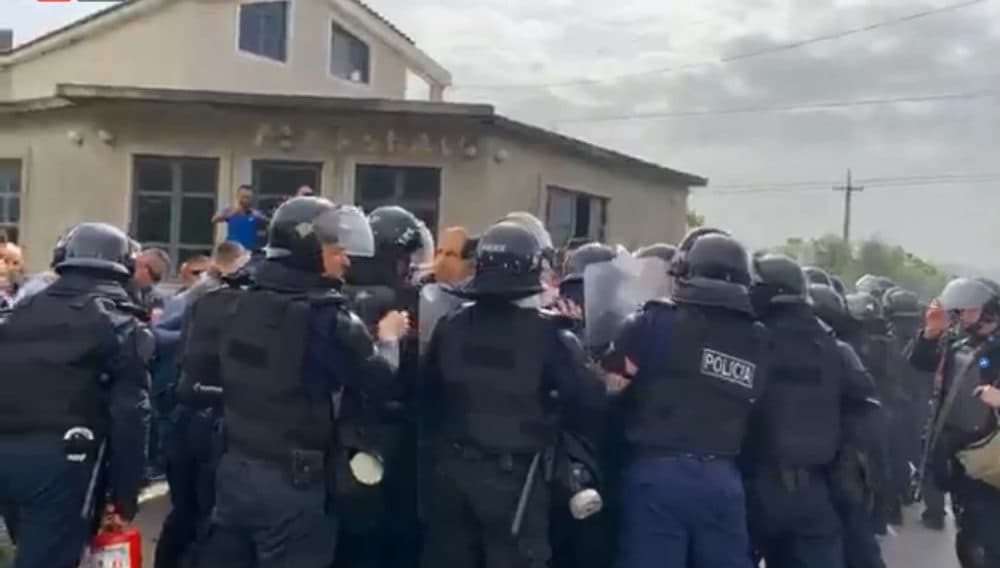  Mbështetës të PD në Elbasan, gurë eskortës së Ramës