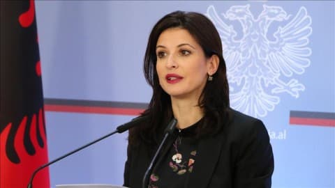 Ministrja Gjonaj shkarkon nëndrejtorin e ISHP-së dhe anëtarët e komisionit të vlerësimit të ofertave