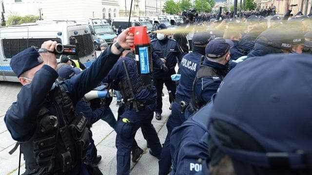 Europë, arrestime në protestat kundër kufizimeve