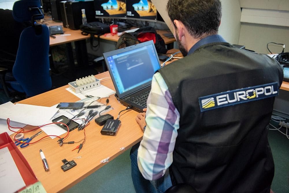 Europol vë në shënjestër mafian shqiptare, 64 të arrestuar në disa vende të Europës