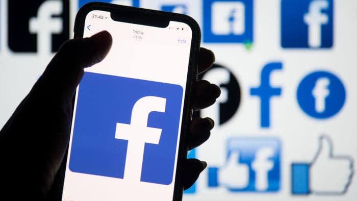 Facebook-u ndalon aktivitetin e grupeve ekstremiste të djathta në Britani