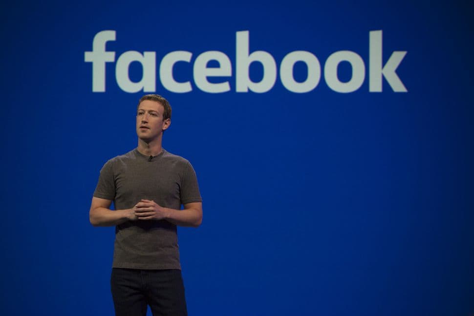 Facebook “fluturon” në bursë, Zuckerberg i pesti në listën e më të pasurve