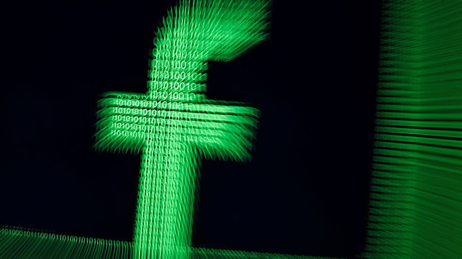 Snowden: Facebook, një “kompani mbikëqyrjeje” që merr dhe shet të dhënat e përdoruesve