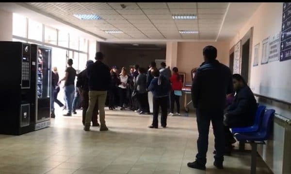 Elbasan, 25-vjeçarja ndërron jetë në spital një orë pas lindjes