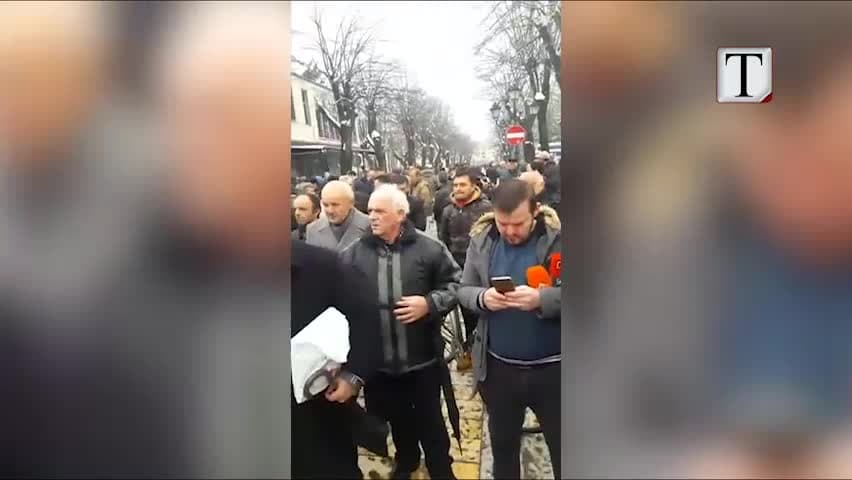 Iu hoq ndihma ekonomike, dhjetra familje në Shkodër në protestë (VIDEO)