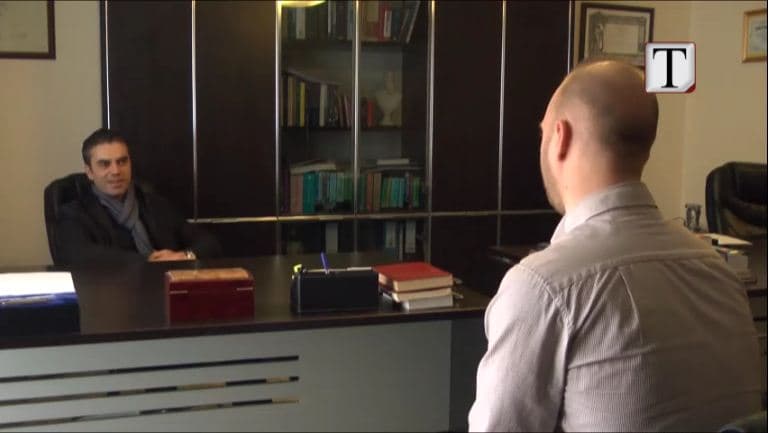 Shah/ Botërori i shkollave, për herë të parë në Shqipëri (VIDEO)